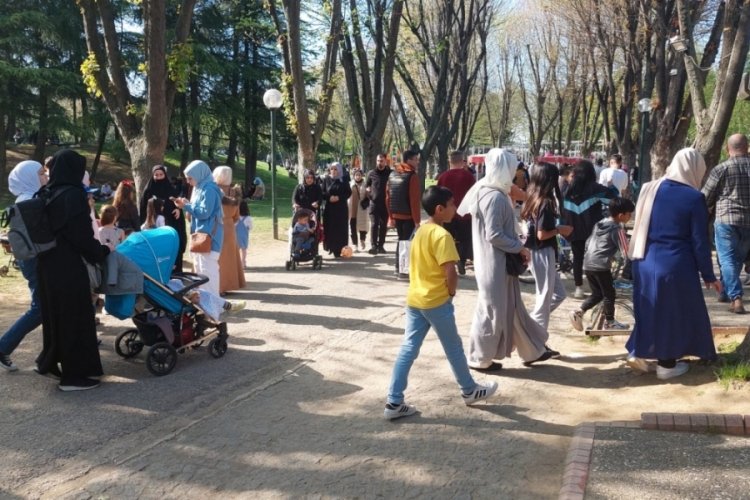 Bursalılar bayramın son gününü açık havada değerlendirdi