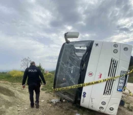 Öğrenci servisi ile hafriyat kamyonu çarpıştı!