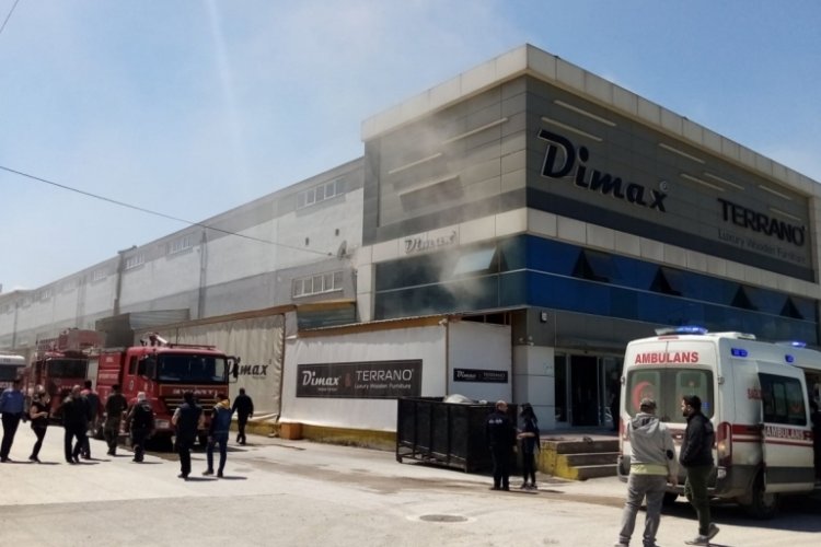 Bursa’da mobilya fabrikasında yangın!