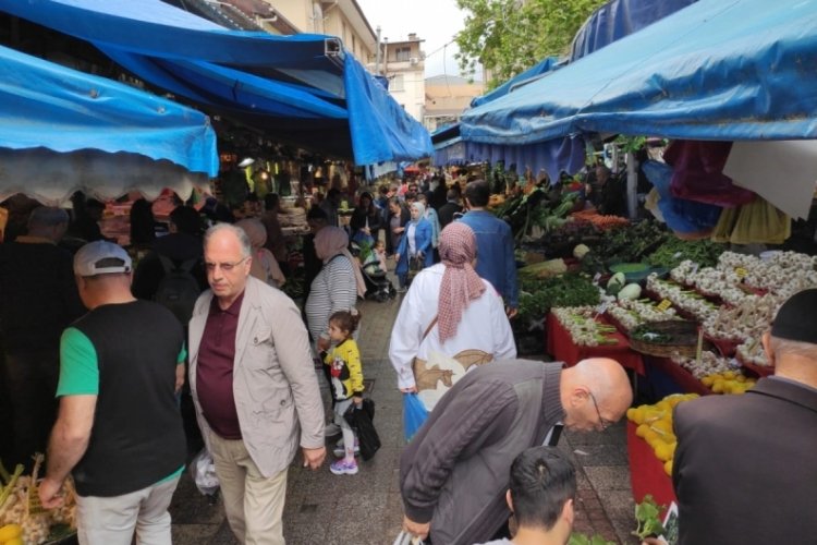 Yağışsız havayı gören Bursalılar çarşı-pazara akın etti