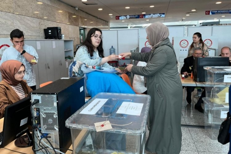 Yurt dışında kaç seçmen oy kullandı?