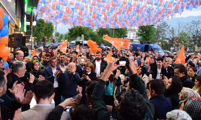 Yıldırım’da miting gibi açılış