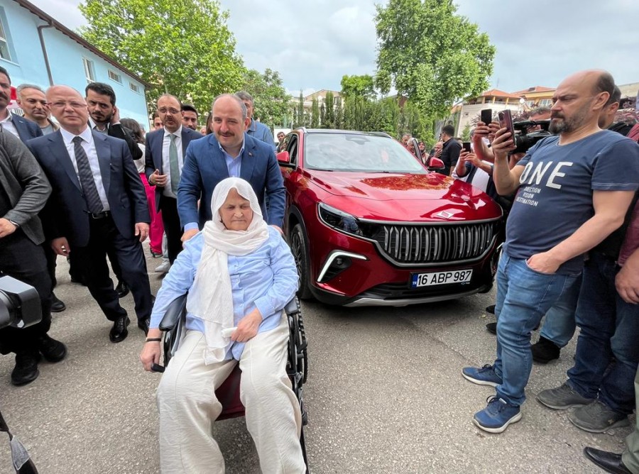 Bakan Varank, 2. tur için sandık başında