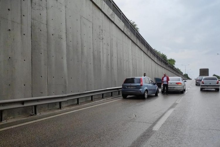 Bursa’da sağanak yağış trafik kazasını da beraberinde getirdi