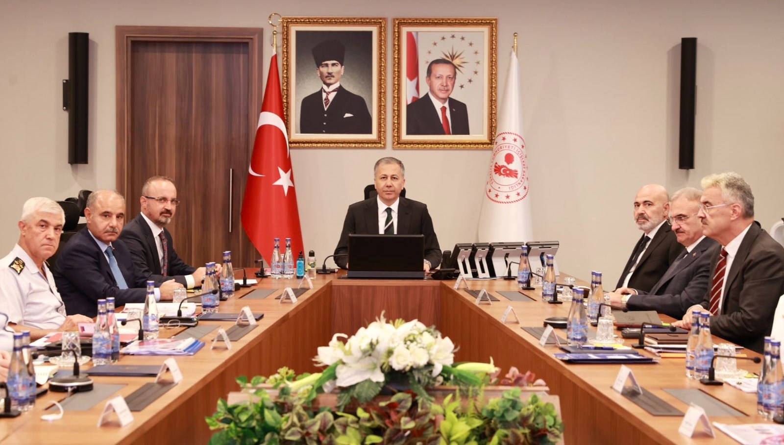 İçişleri Bakanlığı okulların çevresindeki güvenlik önlemlerini ele aldı