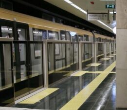 Sürücüsüz metro aracı sefere çıkmaya hazır