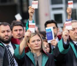 Ankara’da avukatlar, AYM kararını tanımayan Yargıtay’a yürüdü