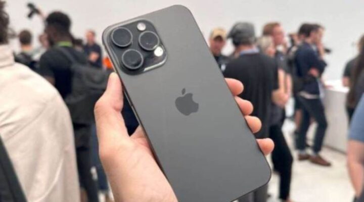 iPhone şarj yeri ve hoparlörler nasıl temizlenir?