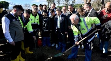 Büyükşehir’le toprak bereketleniyor, çiftçi kazanıyor