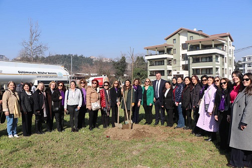 CHP Bursa İl Kadın Kolları’ndan 8 Mart açıklaması: İktidar kadınları karanlığa mahkum etti